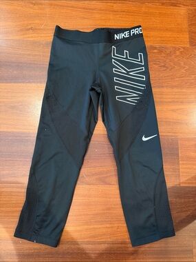Women’s Nike Black Capri Leggings with Logo- Imperfections listed in photos! SM